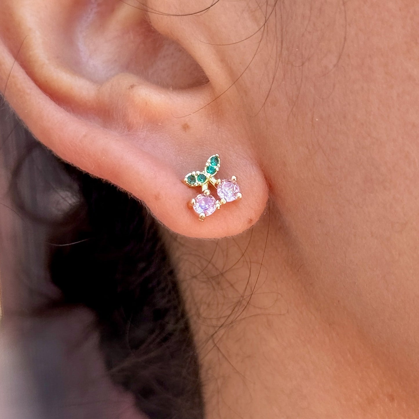 Aretes Cereza Rosa Chapa 18K 8096-71