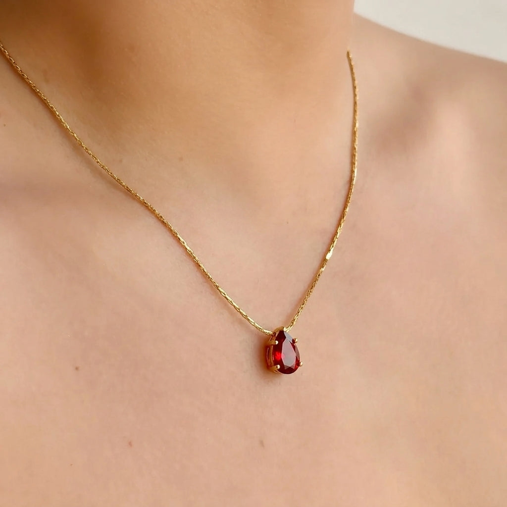Collar Dije Piedra Rojo Gota Titanio 8279-102