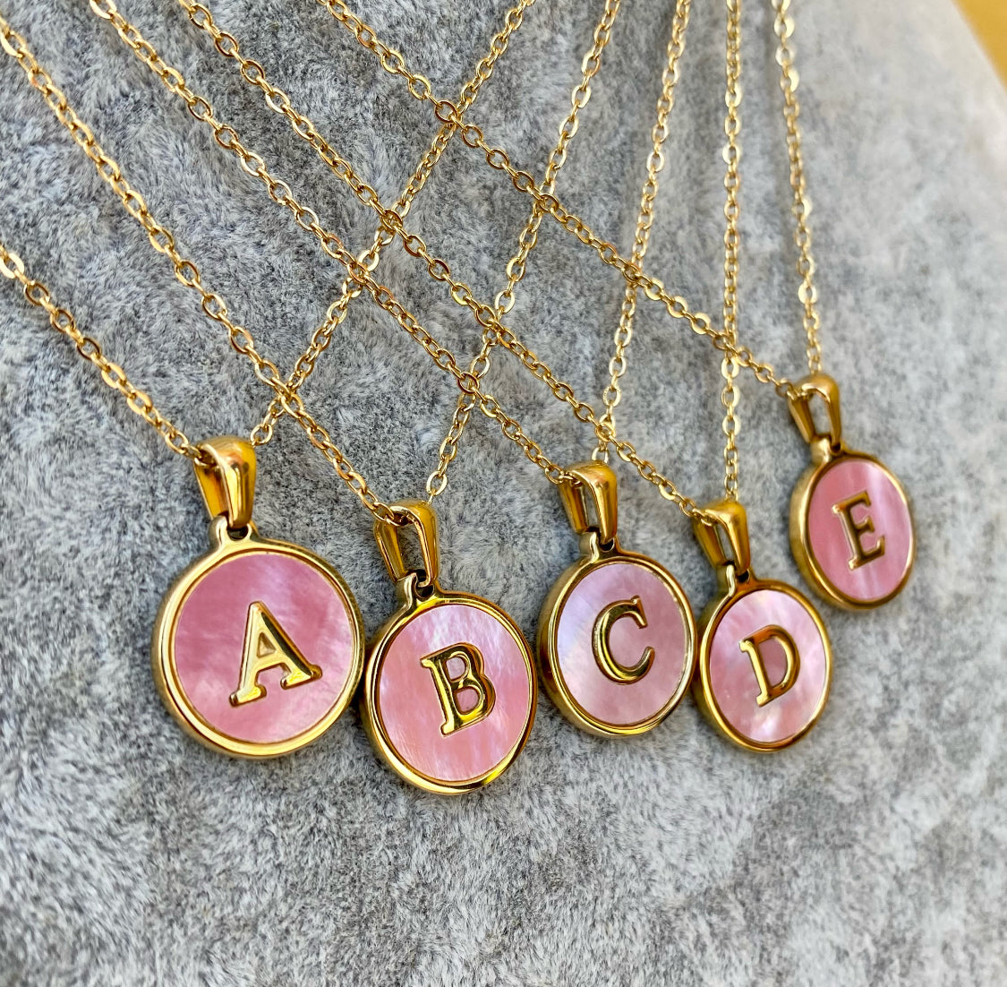  Collar con nombre personalizado de acero inoxidable con letra  personalizada de oro rosa (color oro rosa) : Ropa, Zapatos y Joyería