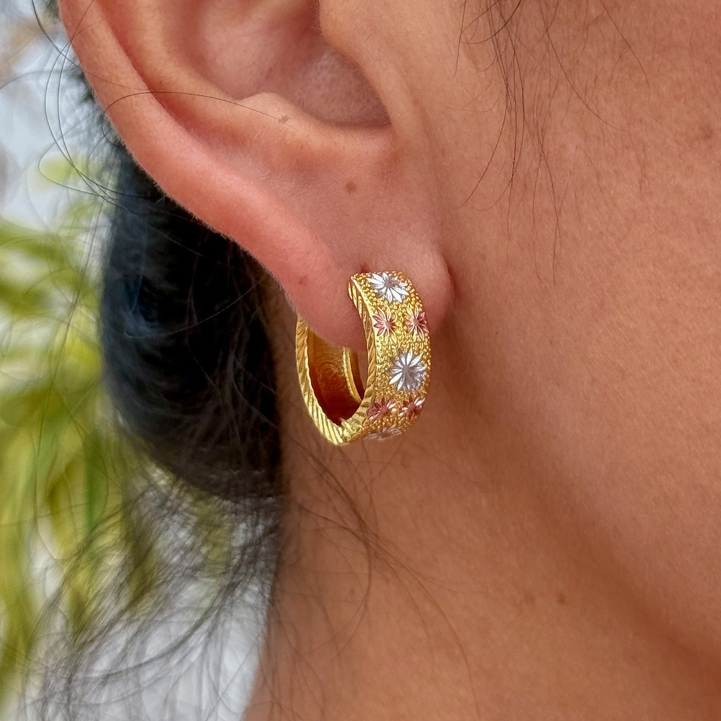 Aretes Florales 3D Chapa 18K 5552-61