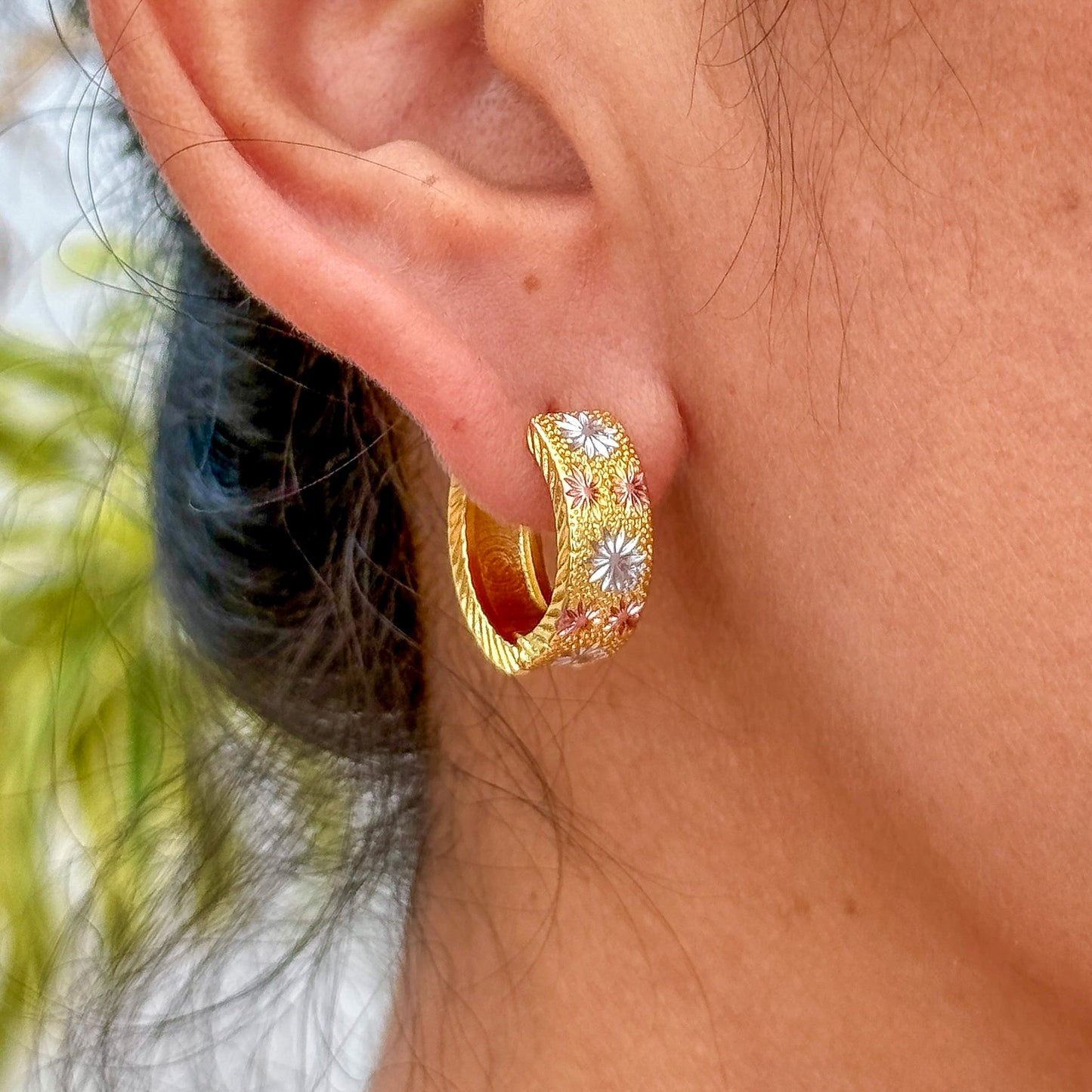 Aretes Florales 3D Chapa 18K 5552-61