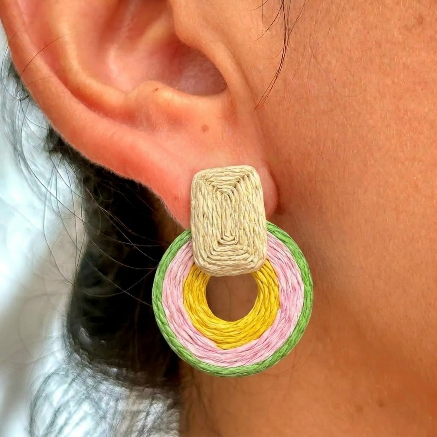 Aretes Semicirculo Arcoiris Rafia 8279-103