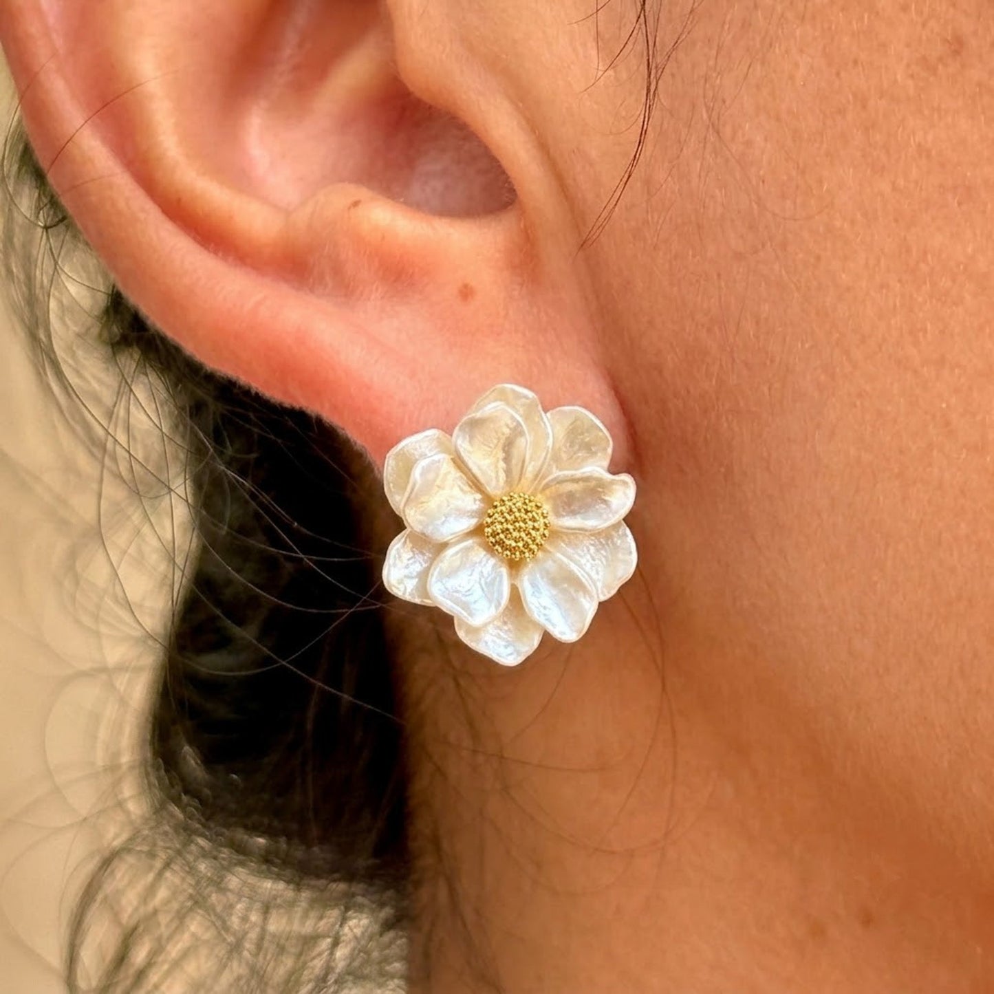 Aretes Flores Blancas Resina 8279-51