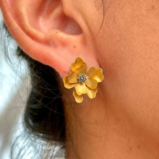 Aretes Flor Grande Dorada Chapa 18K 8279-53